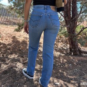 Vintage 80’s 501 Levis Fly Button Jeans in Medium Wash